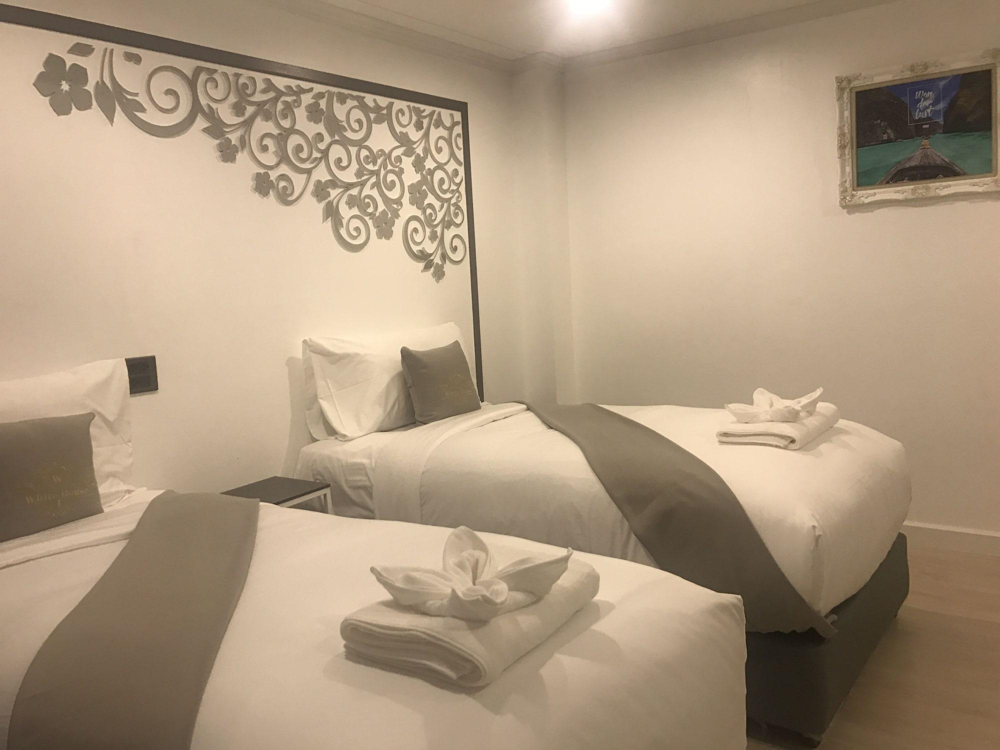 Hotel White House By 88 à Phang Nga Extérieur photo